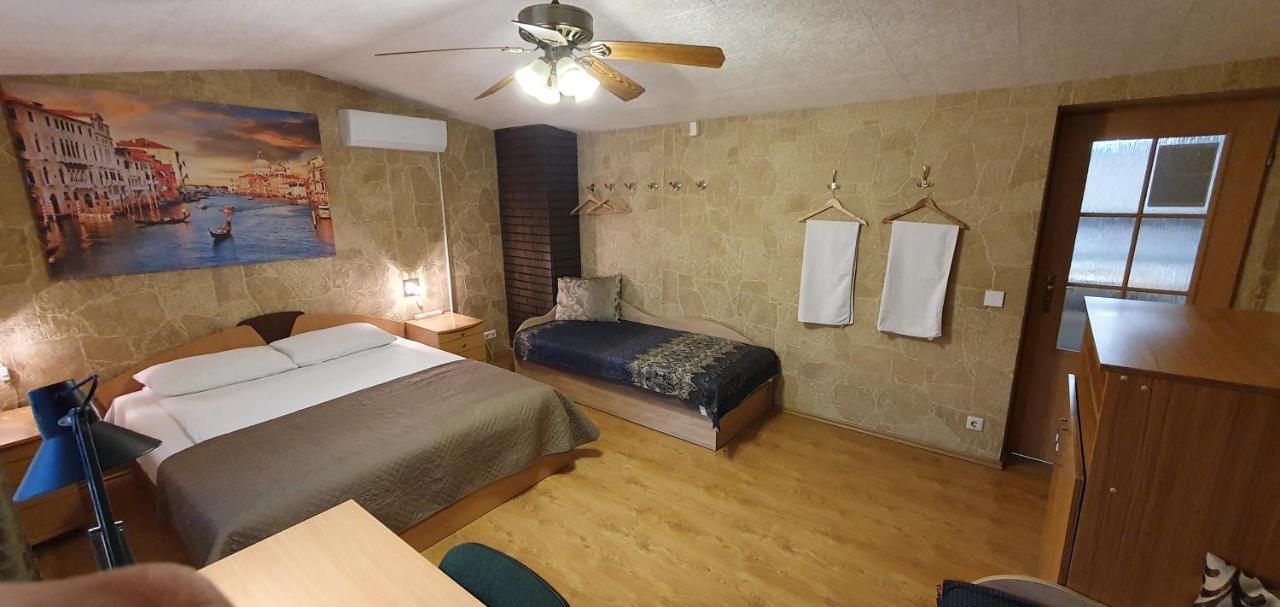 Aparthotel 4 ,, Cosy House Billiard " - Sauna & Parking Kaunas Esterno foto