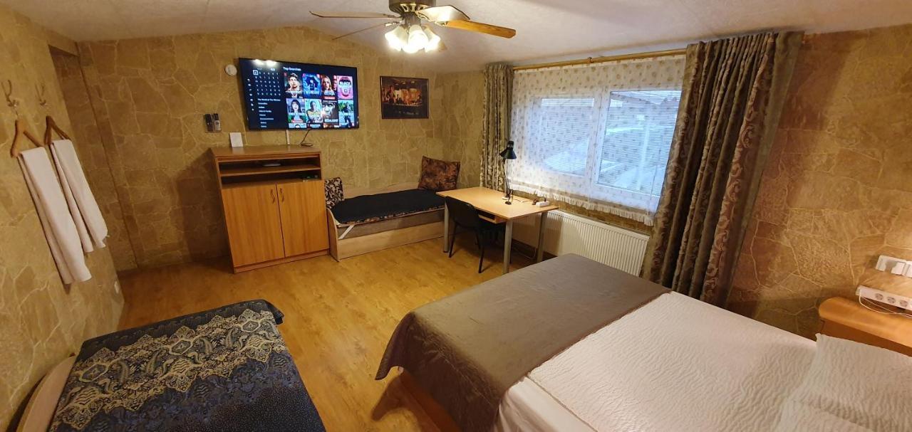 Aparthotel 4 ,, Cosy House Billiard " - Sauna & Parking Kaunas Esterno foto