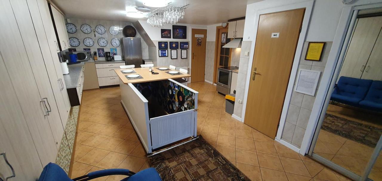 Aparthotel 4 ,, Cosy House Billiard " - Sauna & Parking Kaunas Esterno foto