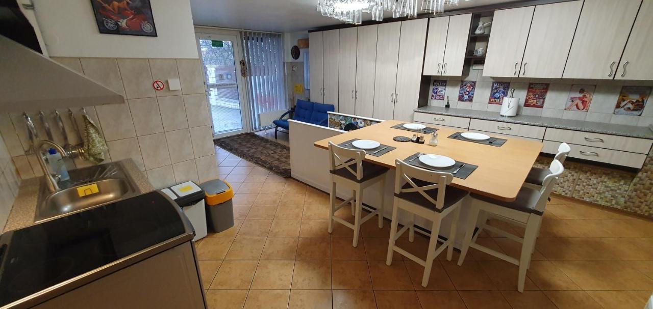 Aparthotel 4 ,, Cosy House Billiard " - Sauna & Parking Kaunas Esterno foto